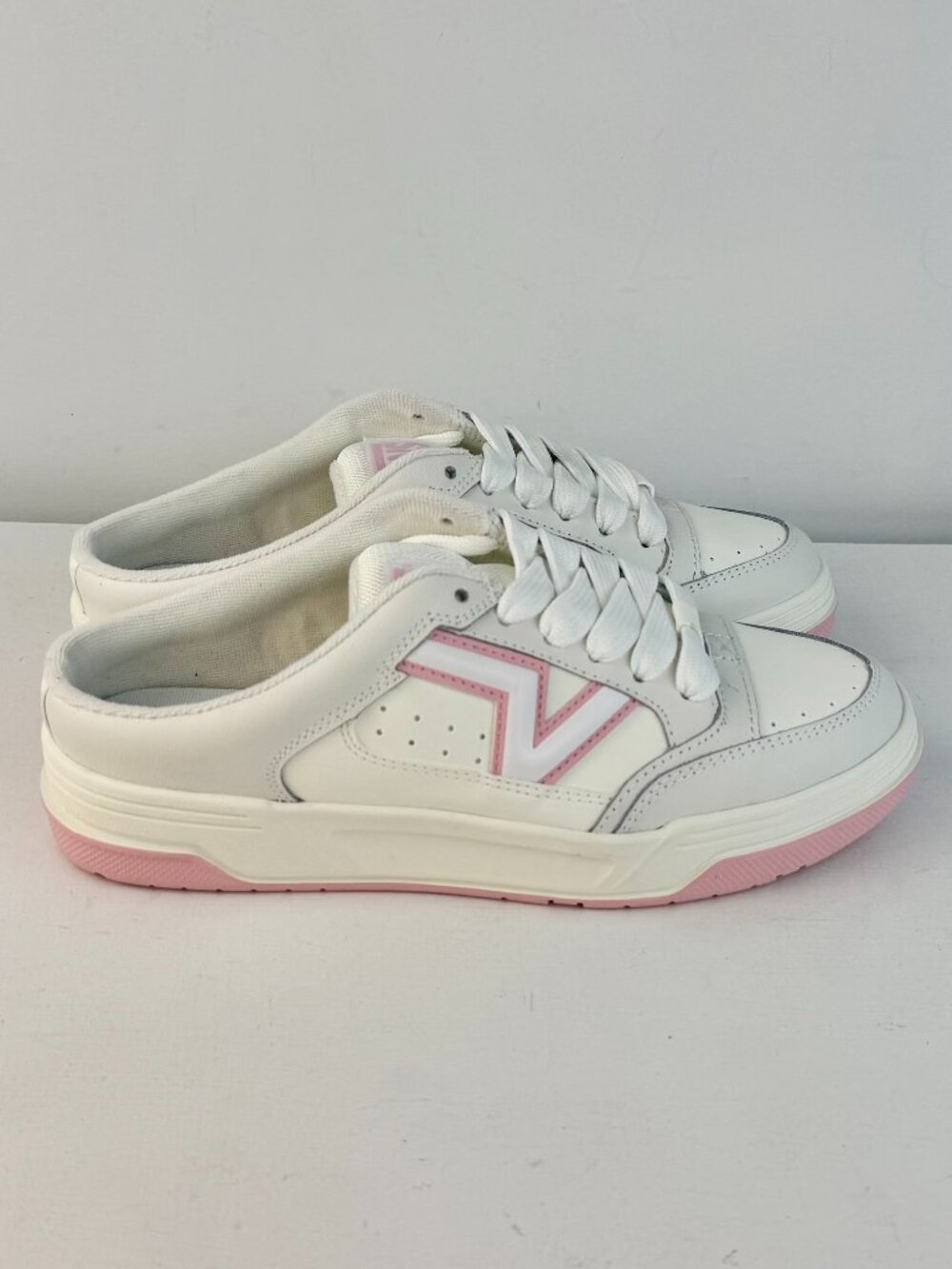 Men's 7, Women's 8.5 - VANS Upland Mule Shoe - Off White/Pink - 721356